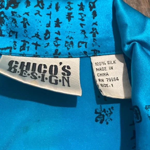 Chicos Design blue vintage Asian print silk blouse - Picture 2 of 4